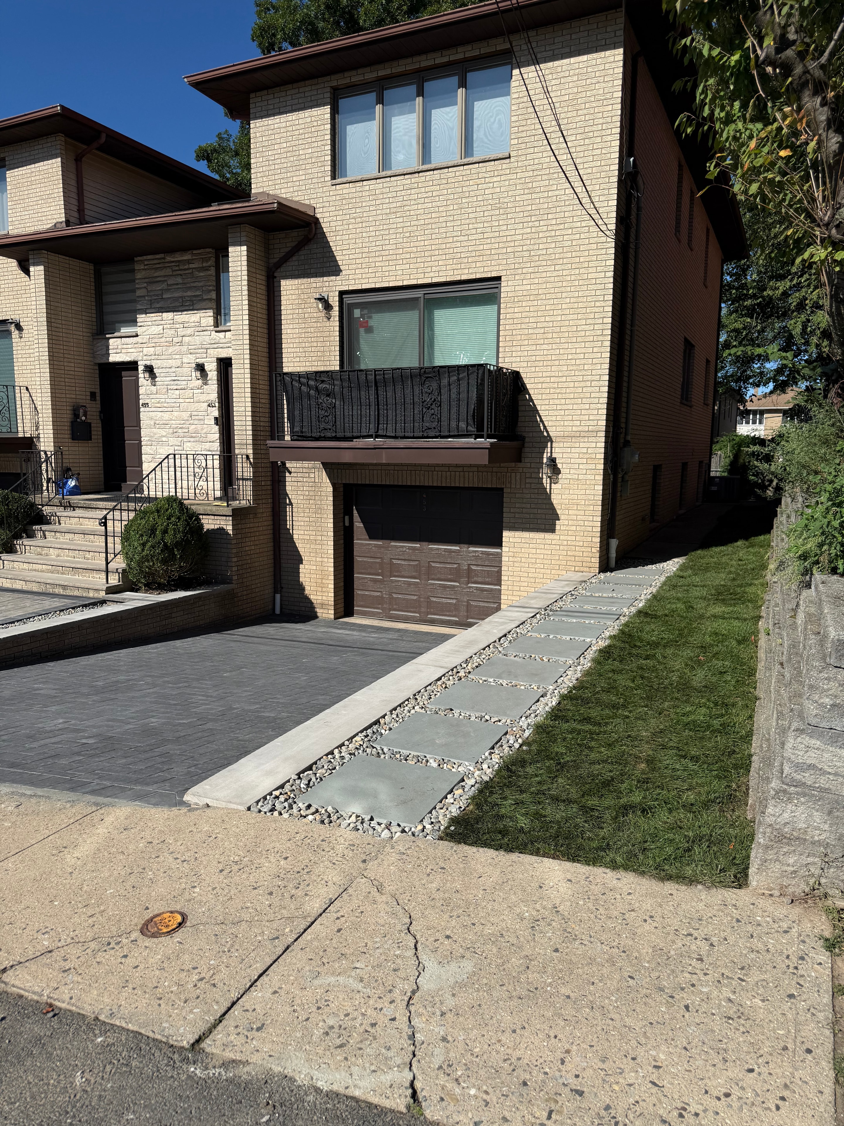 Stepping-stone walkway with decorative stone insets alongside a paver driveway — Fort Lee, NJ